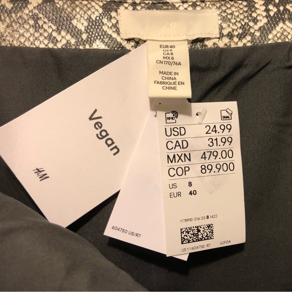 H&M Size 8 Vegan Leather Snake Print Mini Skirt NWT - Picture 4 of 4